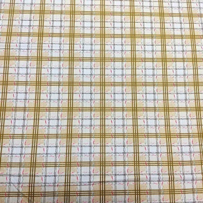 Tecido xadrez amarelo e branco com linhas vermelhas e cinzas