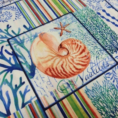 Tecido com padrão náutico e concha de mar laranja