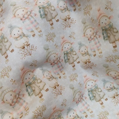 Tecido branco com padrão de bonecos de neve e crianças vestidas com casacos e gorros em tons pastel