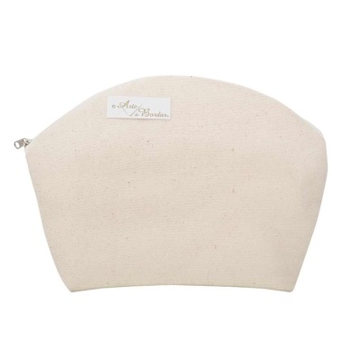 Bolsa de tecido creme com fecho zip e etiqueta com texto