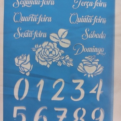 Stencil azul com dias da semana, números e flores em branco