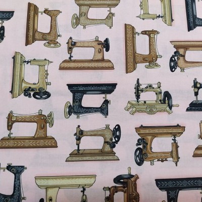 Padrão de máquinas de costura antigas em fundo rosa