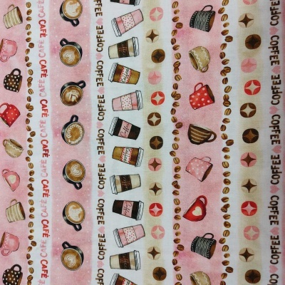 tecido estampado com chávenas e copos de café, grãos e bolachas em fundo rosa e branco