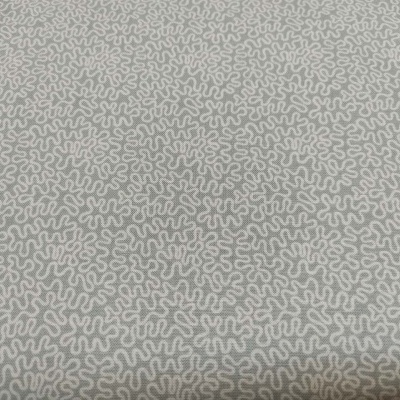 Tecido cinza claro com padrão branco ondulado abstrato