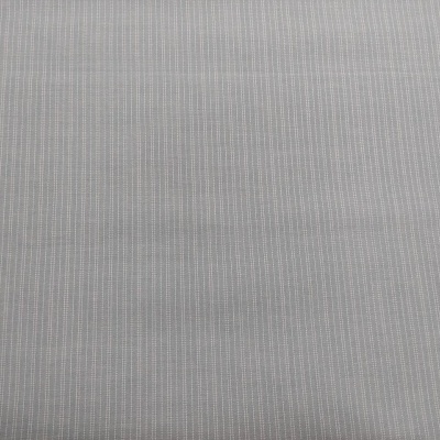 tecido cinzento claro com riscas finas brancas