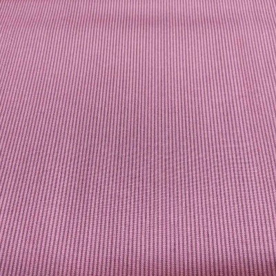 Tecido rosa com riscas finas verticais