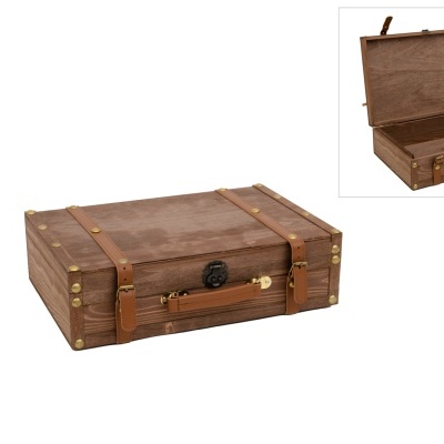 Mala de viagem vintage em madeira com acabamentos em couro castanho e detalhes metálicos dourados