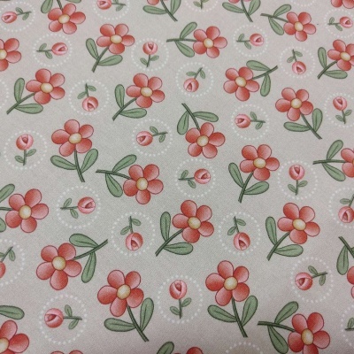 Tecido branco com padrão de flores rosa e folhas verdes