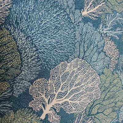 Padrão têxtil com estampado de corais em azul, bege e verde