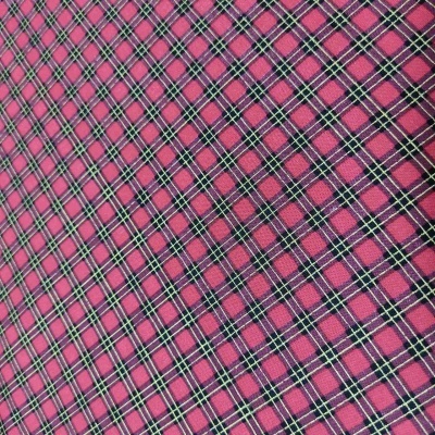 tecido xadrez vermelho, preto e branco com padrão repetitivo