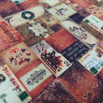 Pano decorativo com padrão em quadrados e texto em inglês