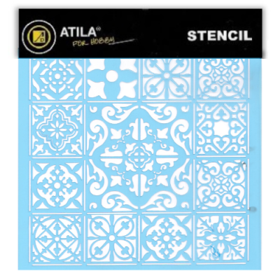Stencil azul claro com padrões decorativos recortados, com rótulo preto 'ATILA for hobby' e 'STENCIL'