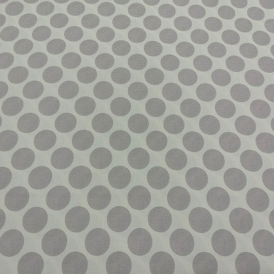 Tecido branco com padrão de bolinhas cinzentas