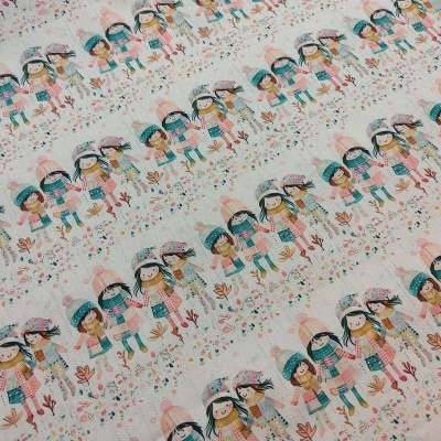 Tecido estampado com padrão repetido de cinco meninas coloridas sobre fundo branco