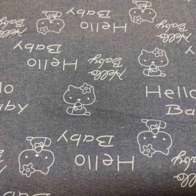 Pano cinzento com ursinhos brancos e texto Hello Baby