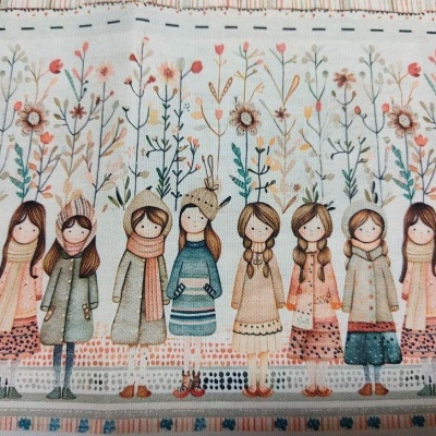 Tecido estampado com figuras de bonecas e flores coloridas em tons pastel