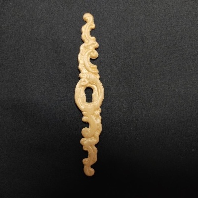 Moldura decorativa dourada com textura detalhada