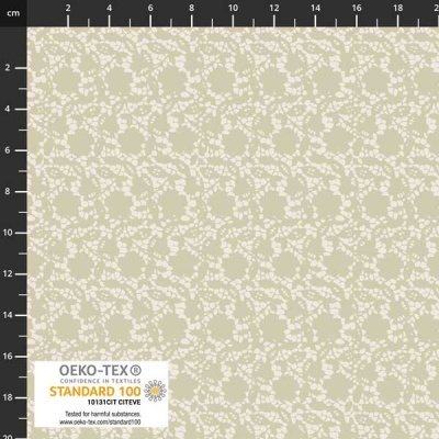 Tecido estampado com folhas e etiqueta OEKO-TEX STANDARD 100 e régua em centímetros