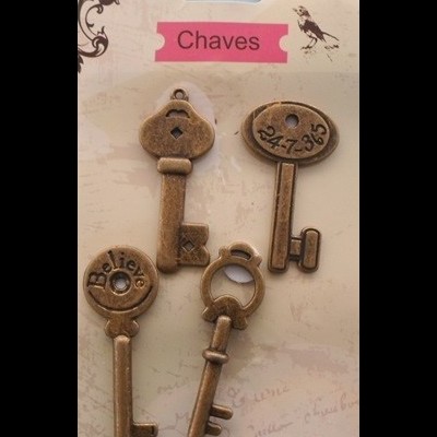 Quatro chaves decorativas de metal bronzeado em embalagem ATILDECOR