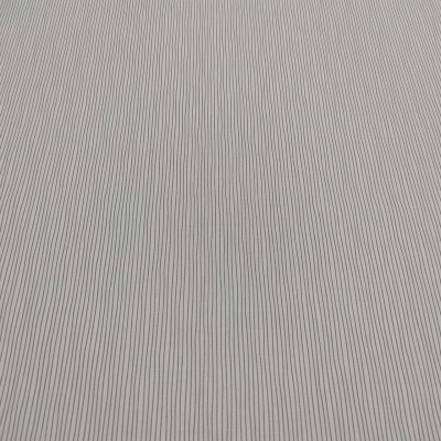 Tecido cinzento claro com finas riscas verticais cinzento escuro