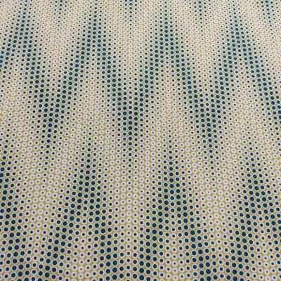 Tecido bege com padrão de pontos azuis e brancos