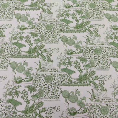 Tecido decorativo com padrão de vasos verdes e flores em fundo branco
