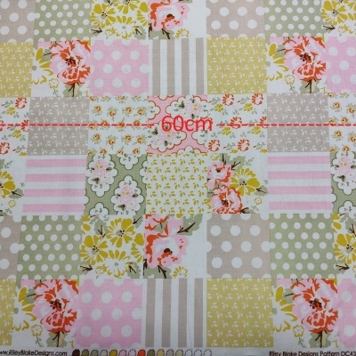 Tecido patchwork com flores, bolinhas e riscas em várias cores e marcação de 60cm