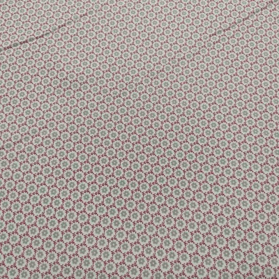 Tecido branco com padrão de pequenas flores vermelhas e bege