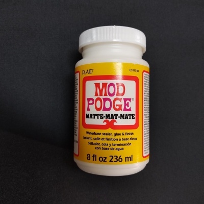 Frasco de cola MOD PODGE Matte em fundo preto