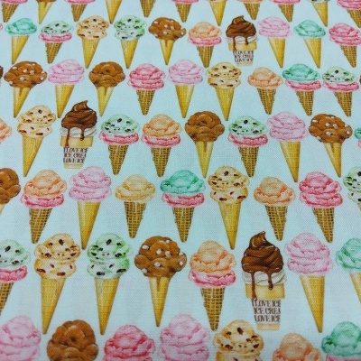 Tecido com padrão repetitivo de cones de gelado coloridos sobre fundo branco