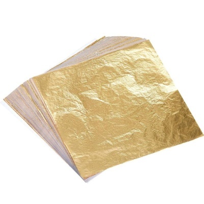 folhas finas douradas empilhadas