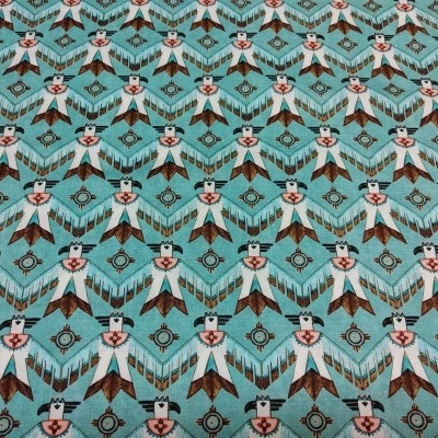 tecido azul claro com padrão tribal índio estilizado em cores azul, branco, castanho e vermelho