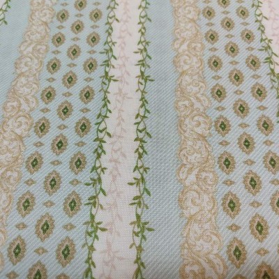Tecido listrado azul e bege com padrão floral verde e dourado