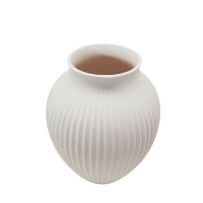Vaso decorativo branco com textura ondulada e formato arredondado