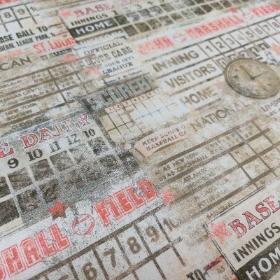 Tecido com padrão impresso de basebol com quadros, texto e símbolos em tons bege, castanho, vermelho e preto