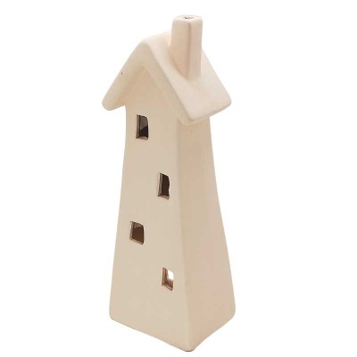 Casa decorativa de cerâmica bege com janelas recortadas