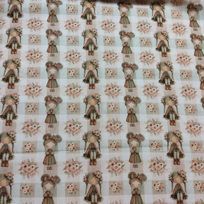 Tecido quadriculado com ilustrações de meninas e flores em tons bege, verde, marron, e rosa.
