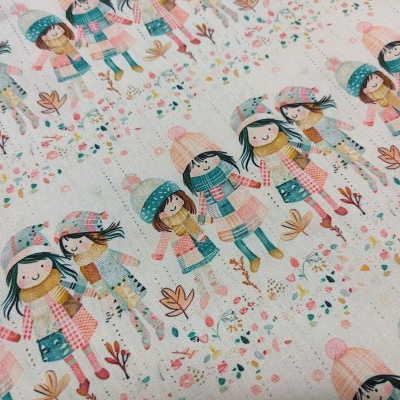 Tecido com padrão de bonecas em roupas coloridas e fundo bege com flores