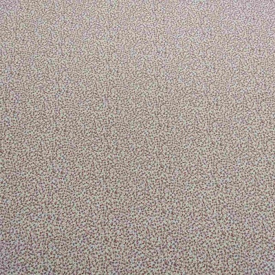 Tecido branco com padrão floral de pequenas flores vinho e folhas verdes