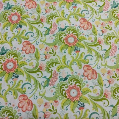 Tecido estampado com padrão floral multicolorido sobre fundo branco