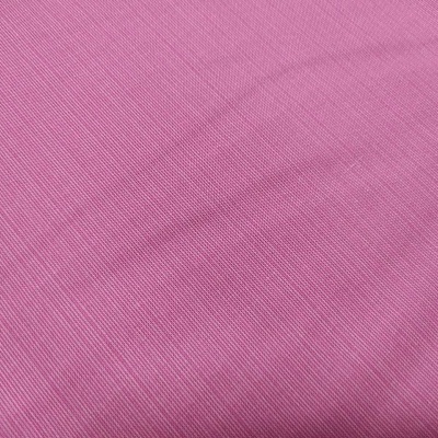 Tecido cor rosa com textura fina e uniforme