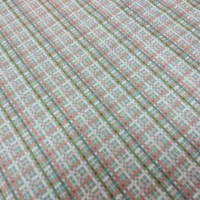 tecido xadrez com padrões de linhas coloridas sobre fundo branco