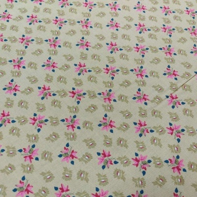 tecido bege com padrão floral colorido