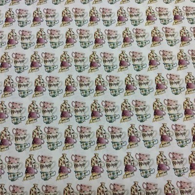 Tecido estampado com padrão de canecas florais coloridas sobre fundo branco