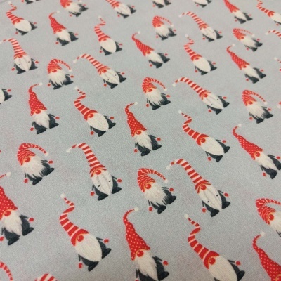 Tecido cinzento com padrão de pequenos gnoms com chapéus vermelhos e brancos