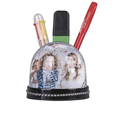 Suporte de mesa transparente com fotografia e marcadores coloridos