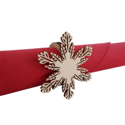 Guardanapo vermelho com anel de guardanapo em forma de floco de neve de madeira