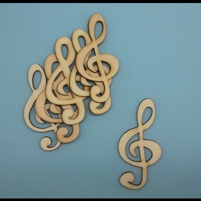 Figuras de claves de sol em madeira sobre fundo azul