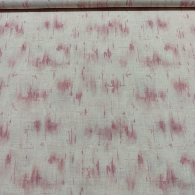 Tecido branco com manchas rosa claro em padrão abstrato