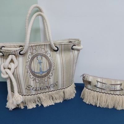 Bolsa e carteira de tecido às riscas com franjas e alças de corda